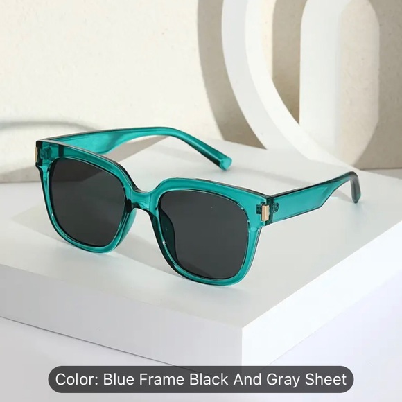 BNIB retro style turquoise shades sunglasses 🕶️ - Picture 4 of 4